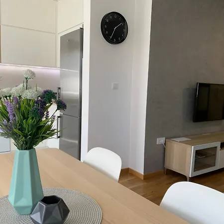 Kraljev Park Sa Parking Mestom *