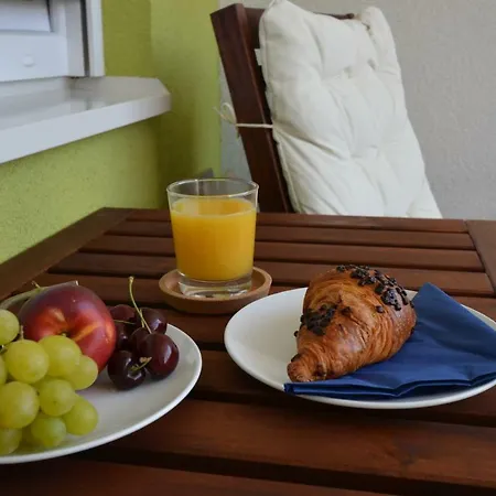 Kraljev Park Sa Parking Mestom * Újvidék