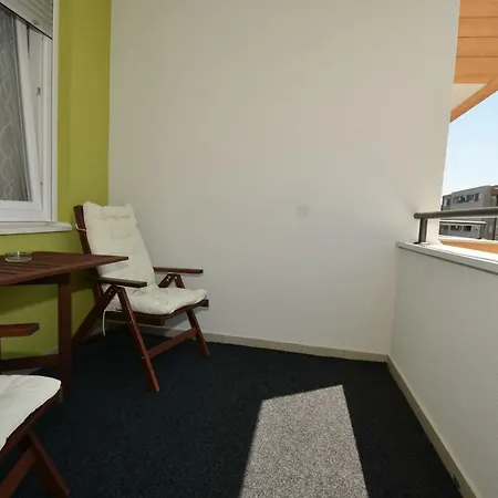 Kraljev Park Sa Parking Mestom * Újvidék