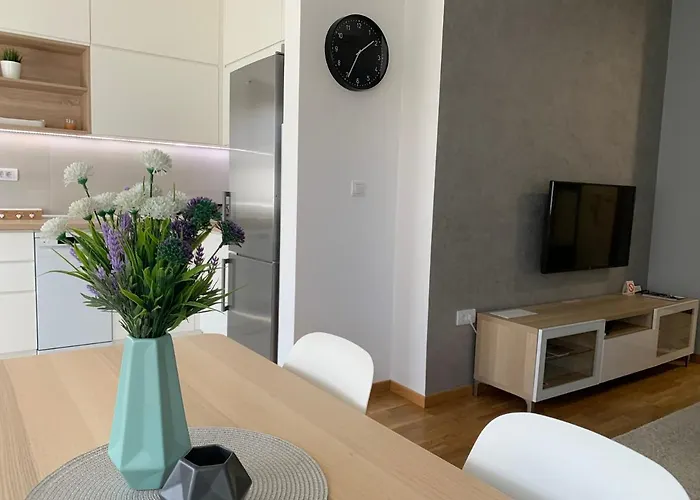 Kraljev Park Sa Parking Mestom *