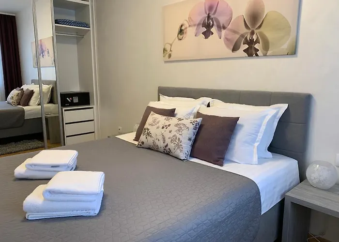 Kraljev Park Sa Parking Mestom