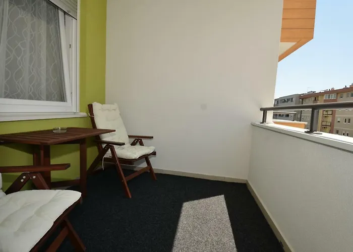 Kraljev Park Sa Parking Mestom * Újvidék